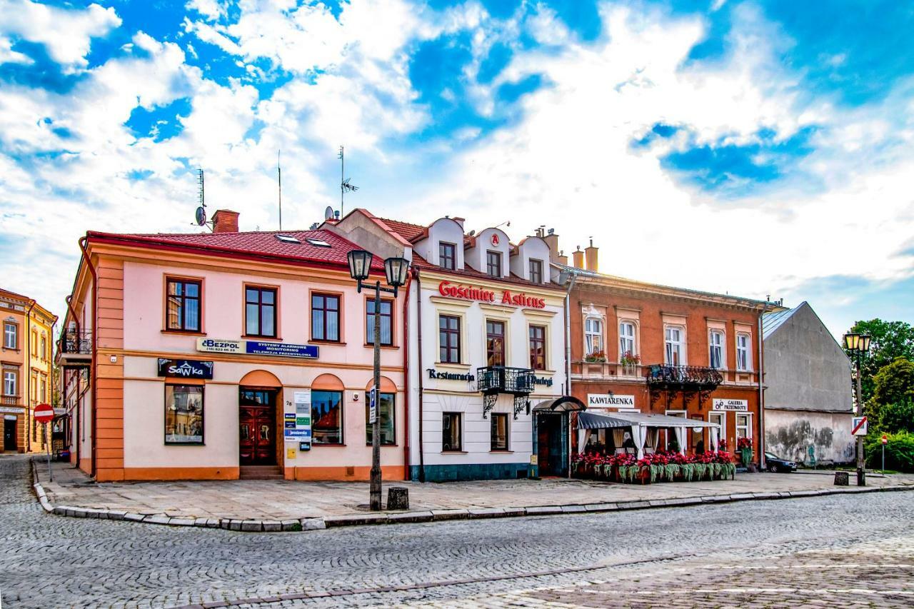 Gosciniec Asticus Bed and Breakfast Jarosław Exterior foto