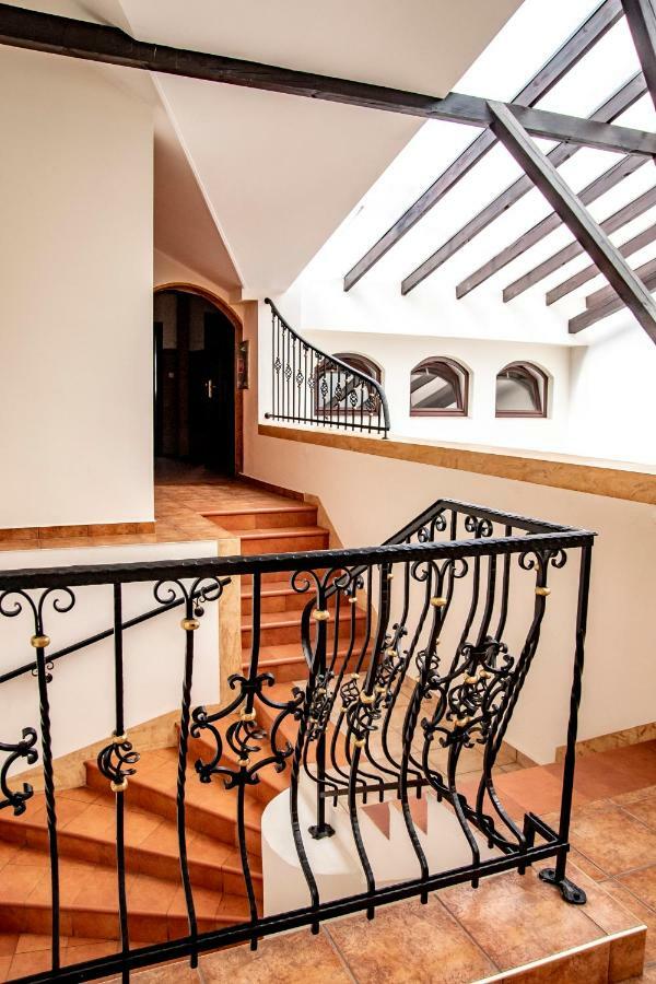 Gosciniec Asticus Bed and Breakfast Jarosław Exterior foto