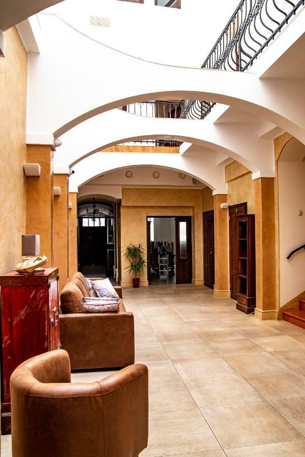 Gosciniec Asticus Bed and Breakfast Jarosław Exterior foto